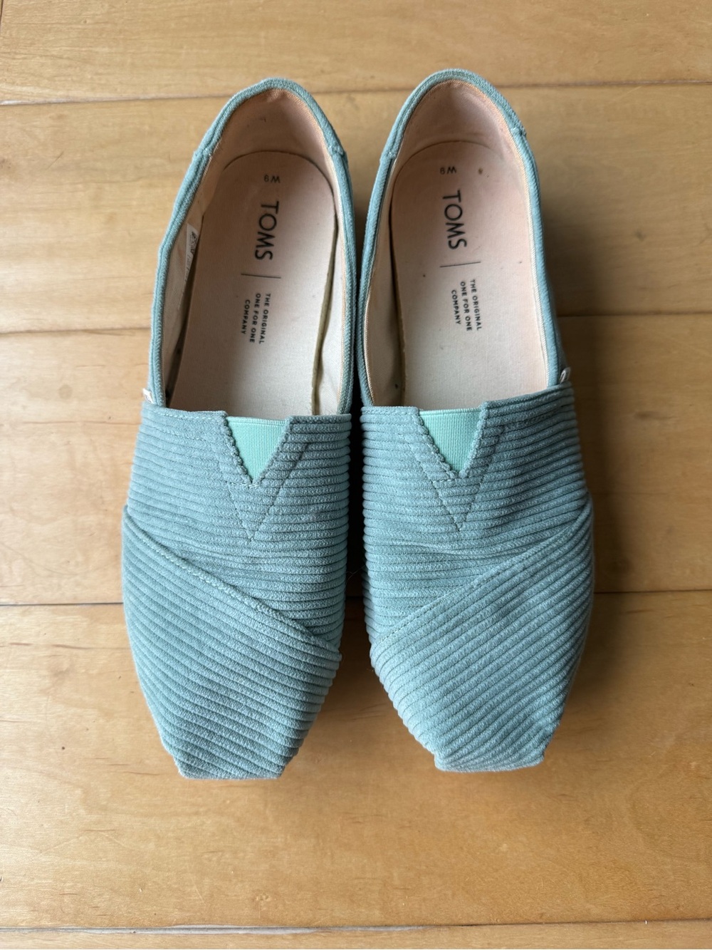 TOMS Women’s Slip-On Canvas Corduroy Shoes in Seafoam Green size 9